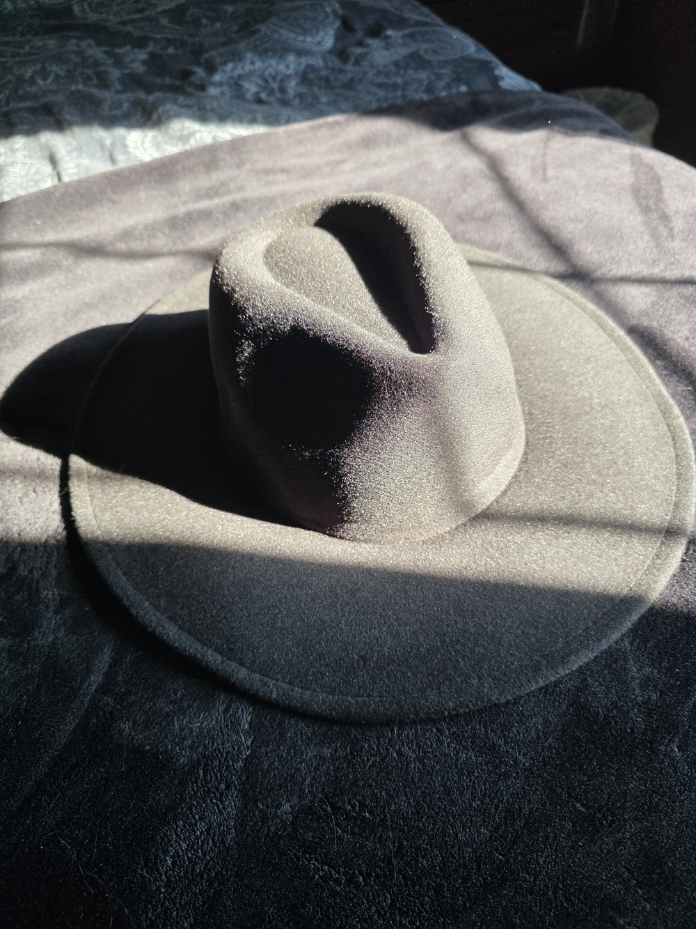 NWT Odiva Black & Red Wide Brim Fedora Hat 23" Circumference Two-Tone Felt - Picture 3 of 4